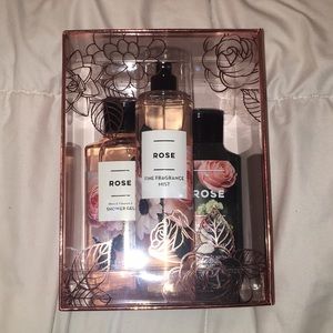 Bath and Body Works rose trio set